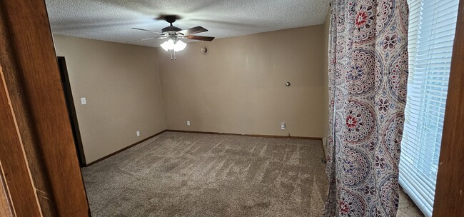 Living room - 1205 Pattee St