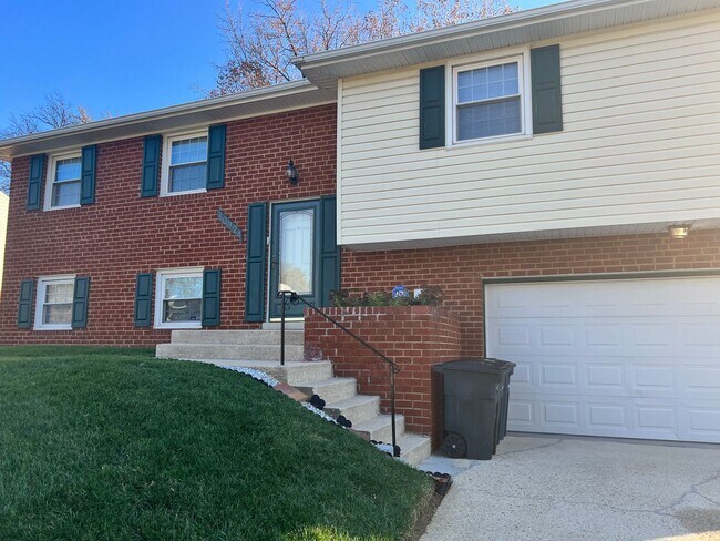 Foto del edificio - Amazing 4 BR/3 BA Single-Family Home in Ke...