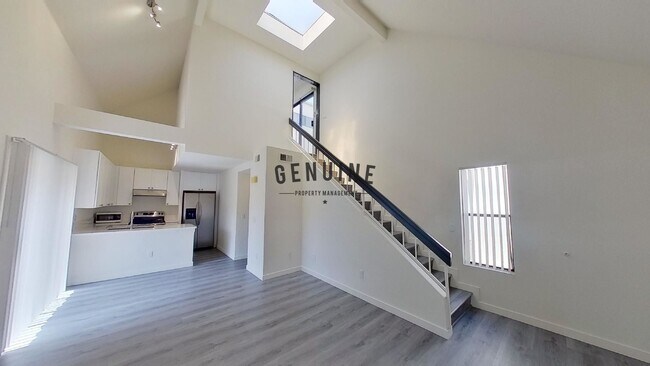 Foto del edificio - 2 Story 2Bd 2Ba Condo w/Vaulted Ceilings a...