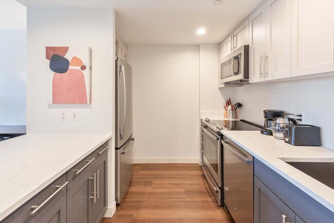 Building Photo - 350 Third St