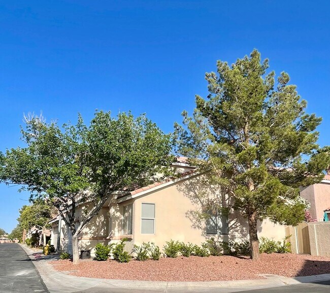 Building Photo - Gated Community in Silverado Ranch