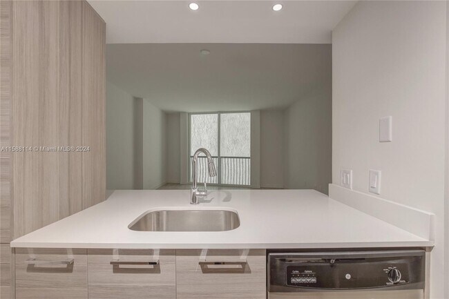 Building Photo - 1756 N Bayshore Drive Unit 10F