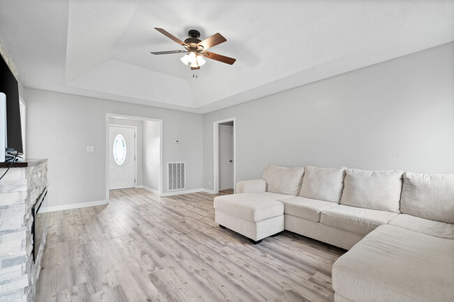 Building Photo - 919 Desota Ln