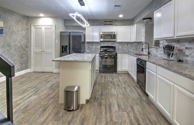 Building Photo - 12527 Brook Meadows Ln
