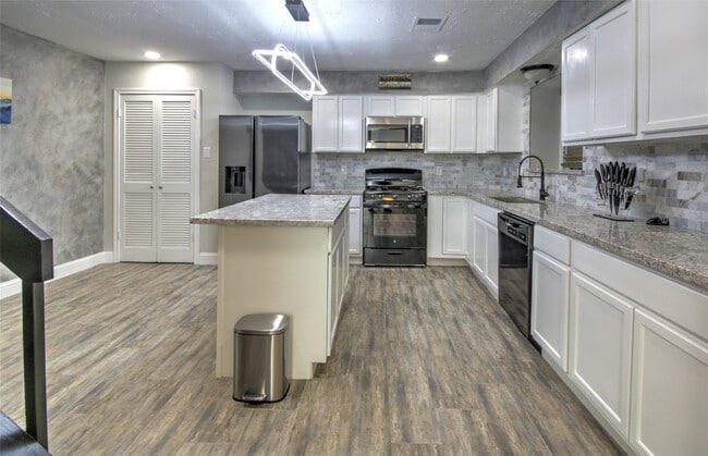 Foto del edificio - 12527 Brook Meadows Ln