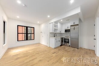 Building Photo - Brand New 2 Bed in Greenwood with W/D in u...