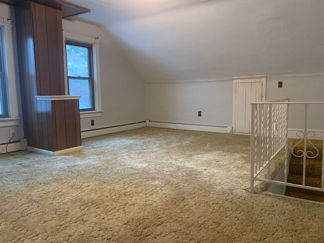 Building Photo - 3 bedroom 1 bathroom