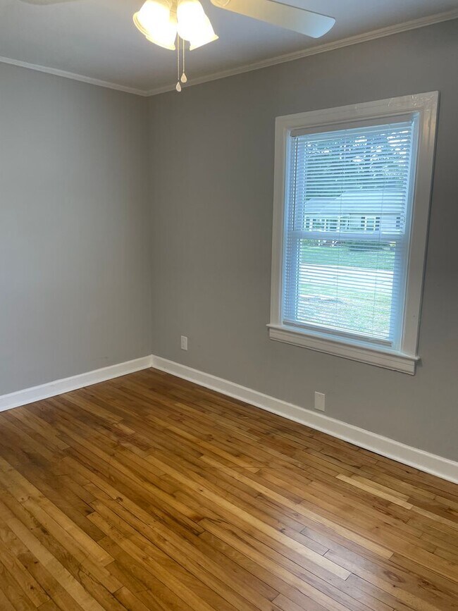 Foto del edificio - Updated 3 Bedroom Convenient to Revolution...