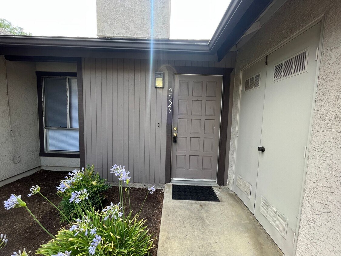 20232027 S Pinkham St Unit 2025, Visalia, CA 93292 Room for Rent in