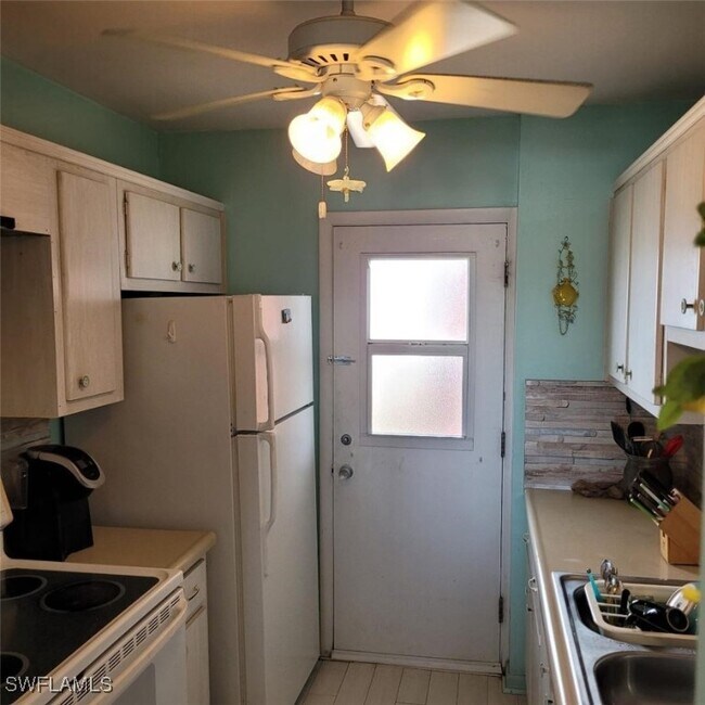 Foto del edificio - 1766 Cape Coral Pkwy E