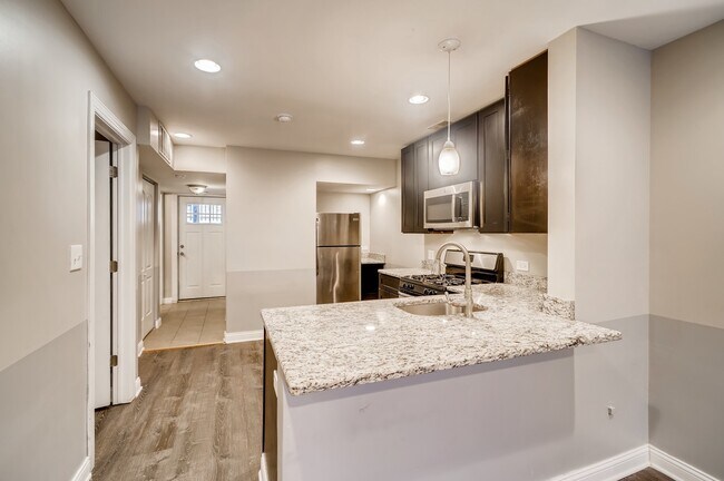 Foto del edificio - 2312 S Seeley Ave