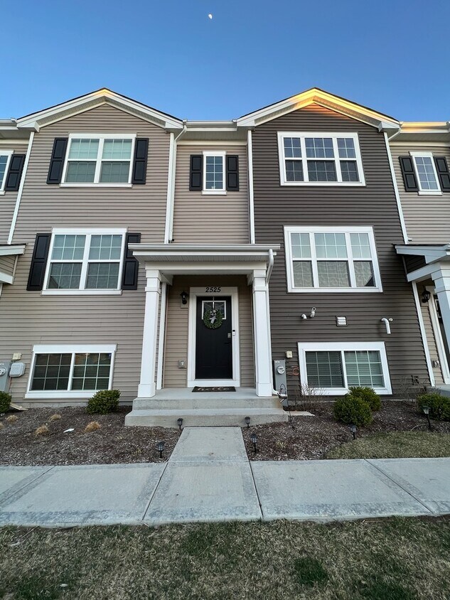 Foto principal - 2525 Bella Dr