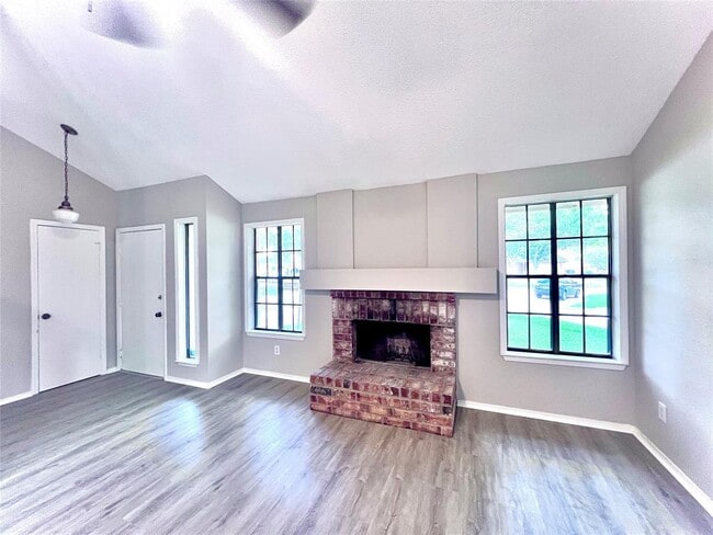 Building Photo - 1927 Brushy Creek Dr
