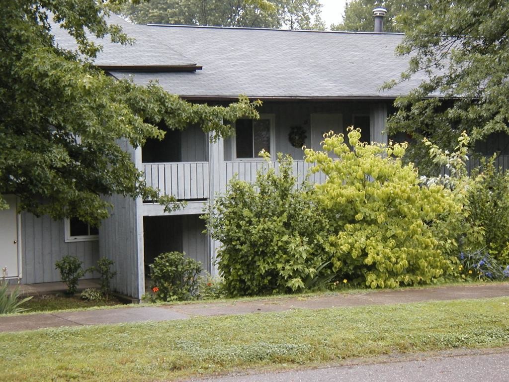 Primary Photo - 74 1st ST SE Barberton Oh. 44203