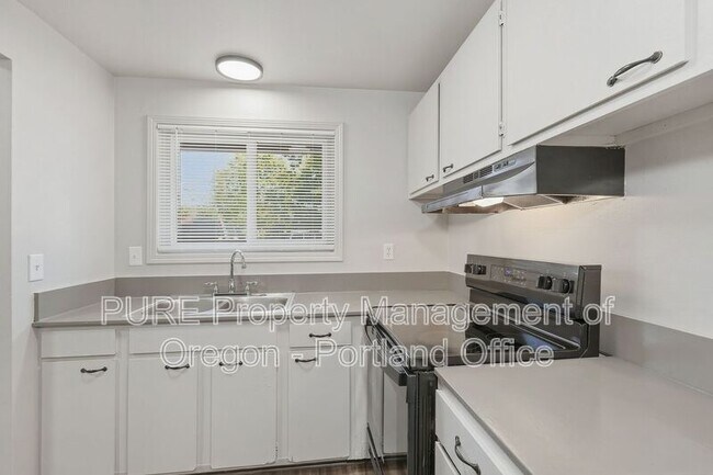 Foto del edificio - 18411 E Burnside St