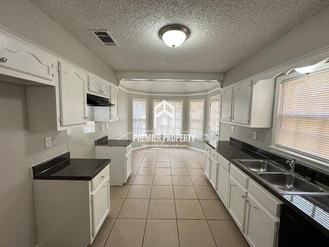 Building Photo - 6777 Castlegate Cove