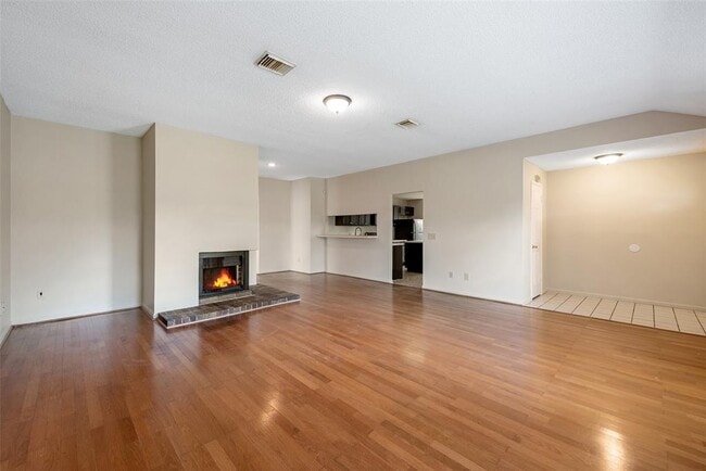 Building Photo - 10410 Tablerock Dr