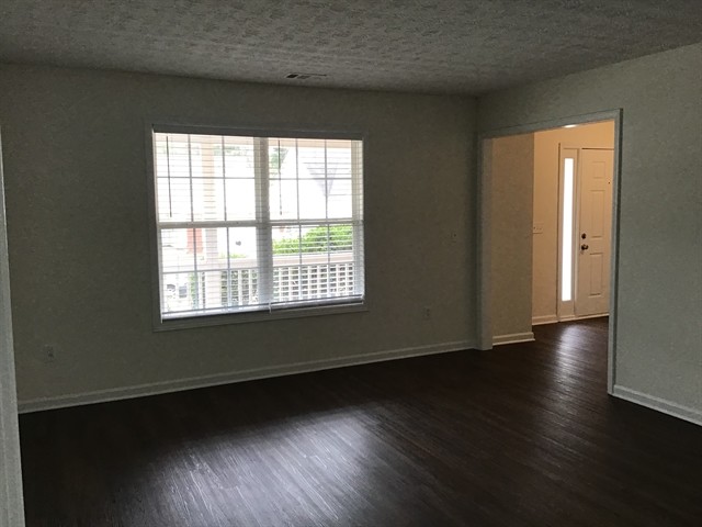Building Photo - 950 Swan Ridge Court
