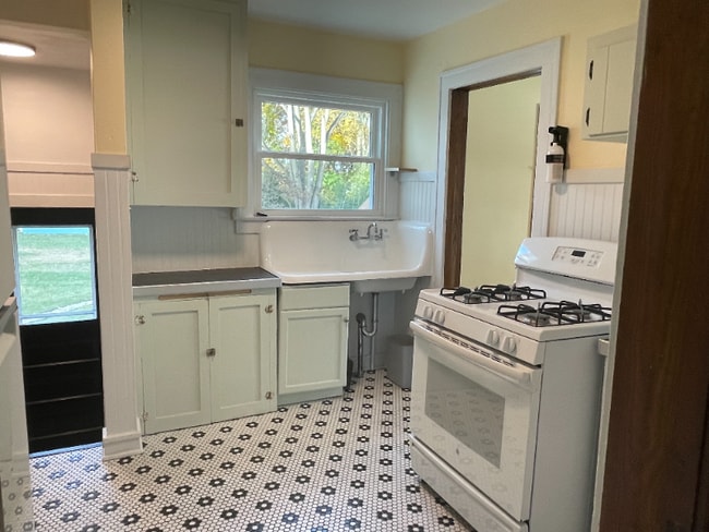 Foto del edificio - 208 W 3rd St