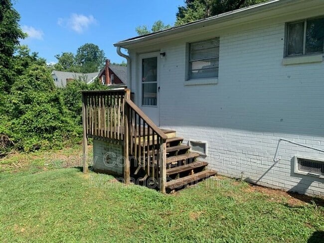 Building Photo - 1813 Walker Ave