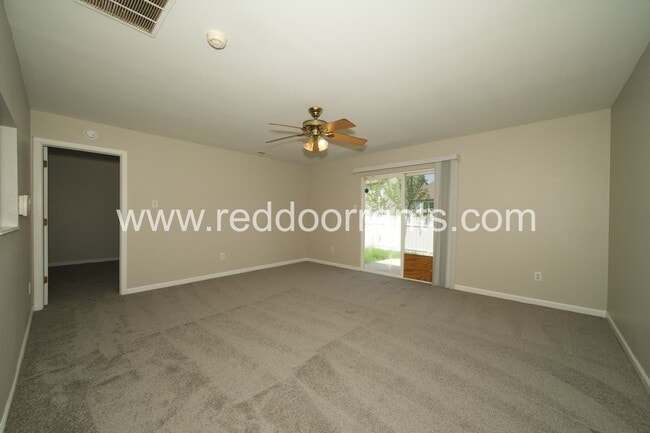 Building Photo - Charm and Convenience: Your Ideal 3-Bedroo...