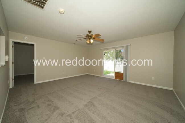 Foto del edificio - Charm and Convenience: Your Ideal 3-Bedroo...