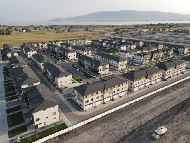 Building Photo - 386 S 700 W