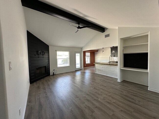 Building Photo - 14922 Aquarius St