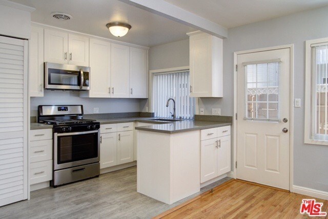 Building Photo - 321 Cameron Pl