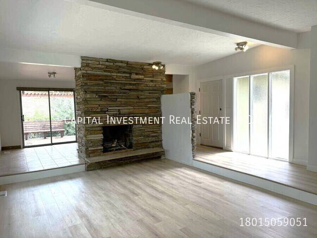 Building Photo - 389 E Meadow Rd
