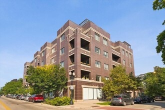 Building Photo - 4802 N Bell Ave