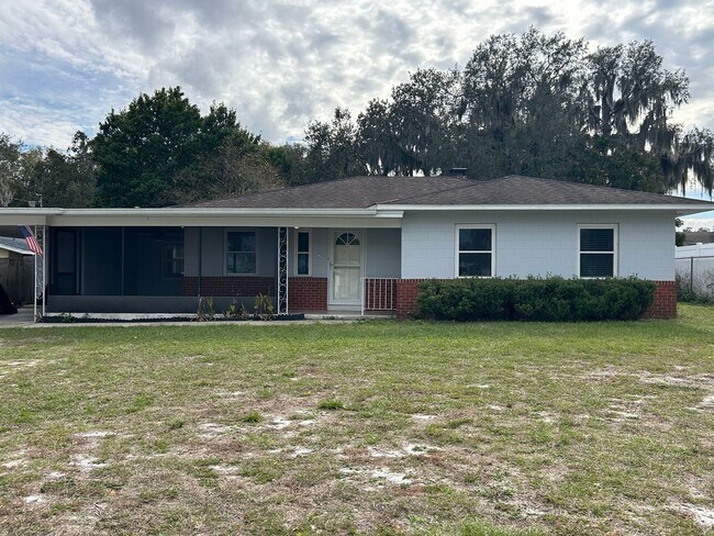Foto del edificio - 3 Bedroom, 2 Bath Single Family Home in Eu...