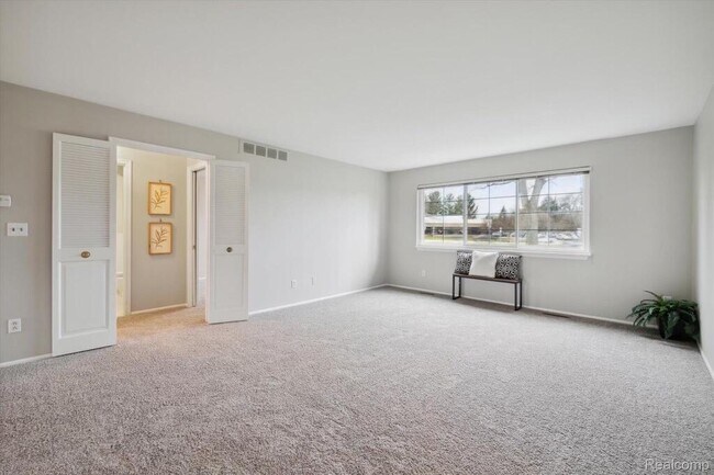 Foto del edificio - 42536 Woodward Ave