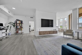 Building Photo - 3001 NE 185th St