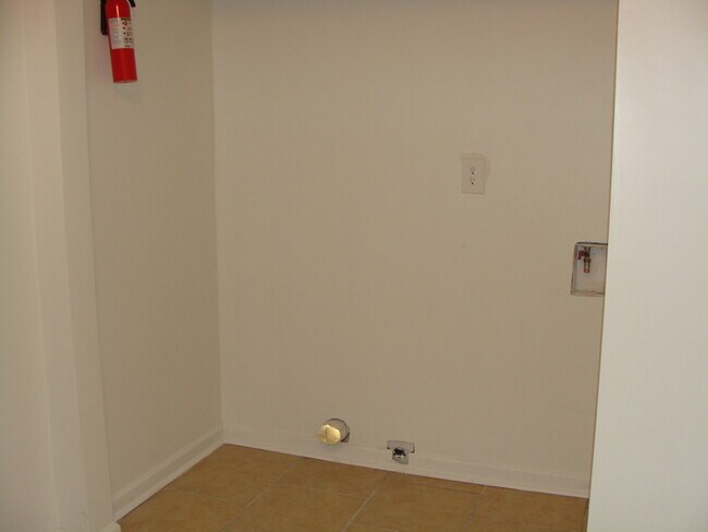 Foto del edificio - 1301 Stiles Ave