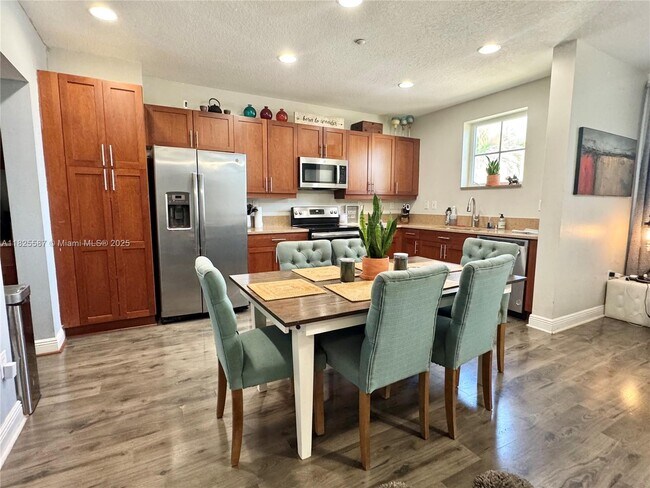 Foto del edificio - 1332 SW 2nd Ct