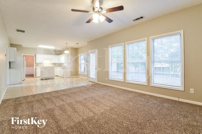 Foto del edificio - 821 Charles Hall Dr