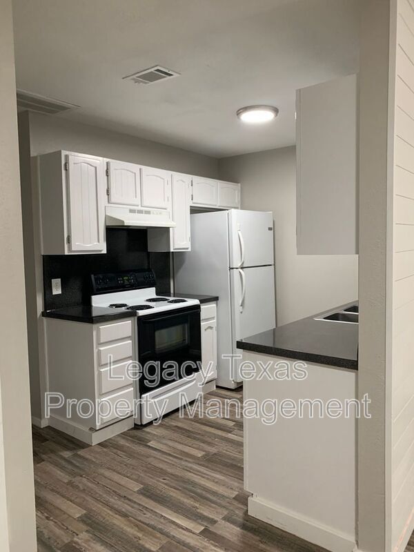 Foto del edificio - 1410 Courtney Pl