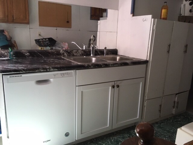 Kitchen sink & Cabinet - 22 W Bloomingdale St