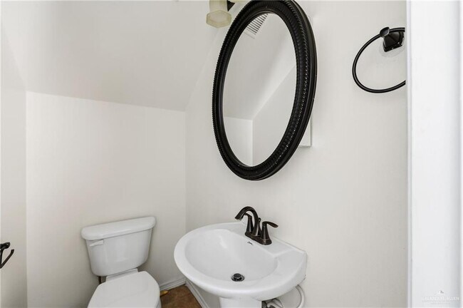 Foto del edificio - 14 W Fig Ave