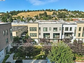 Building Photo - 25243 Villager Ln