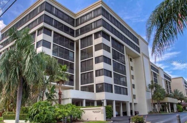 Foto del edificio - 1100 Benjamin Franklin Dr