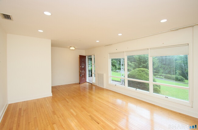 Building Photo - 85 Center St