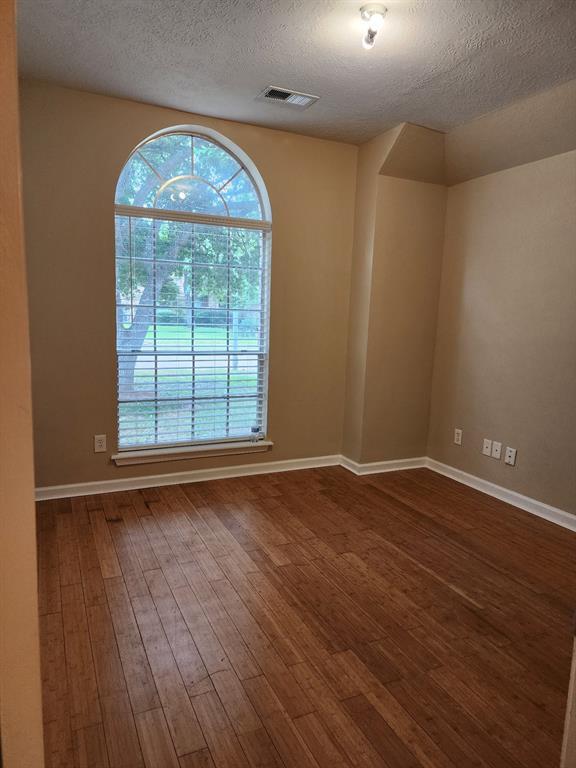 Foto del edificio - 17814 Scenic Oaks Dr