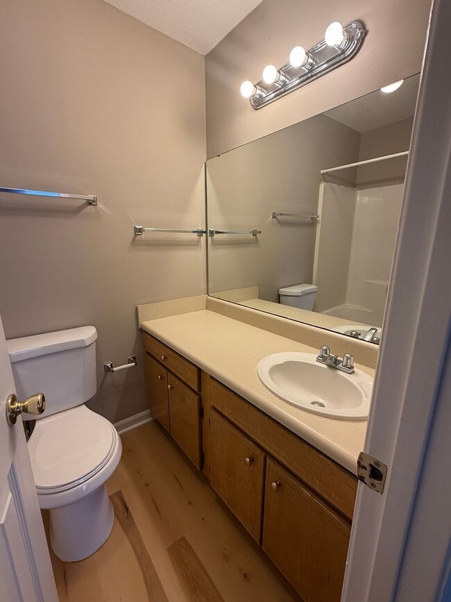 Building Photo - Beautiful 2bedroom, 2bathroom Townhome