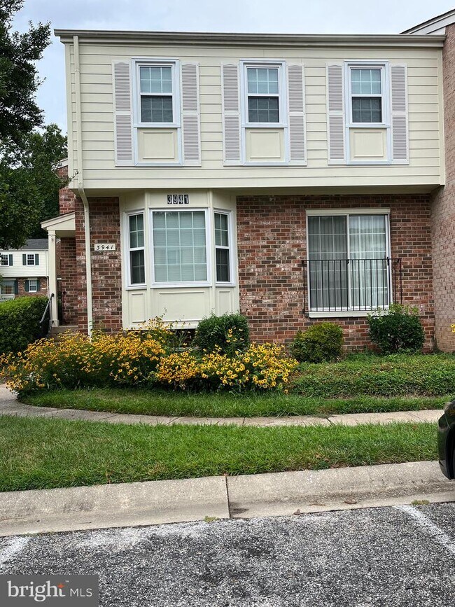 Building Photo - 3941 Tynewick Dr