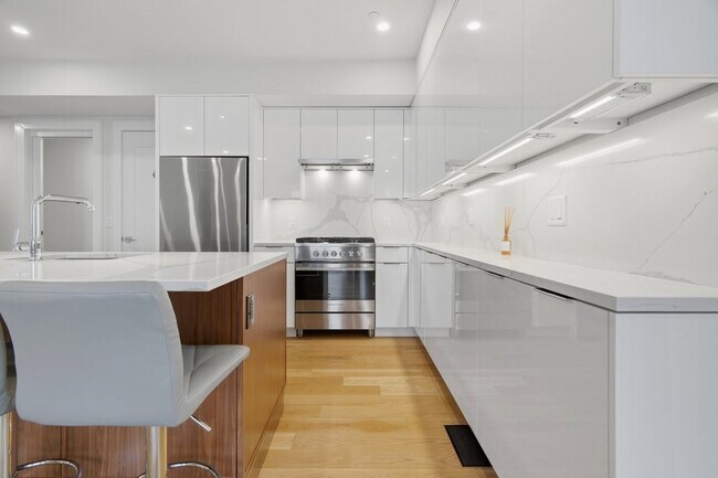 Foto del edificio - 38 Englewood Ave