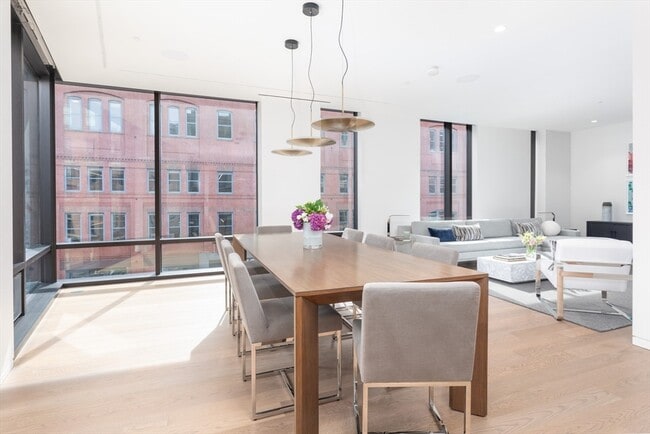 Building Photo - 10 Farnsworth St