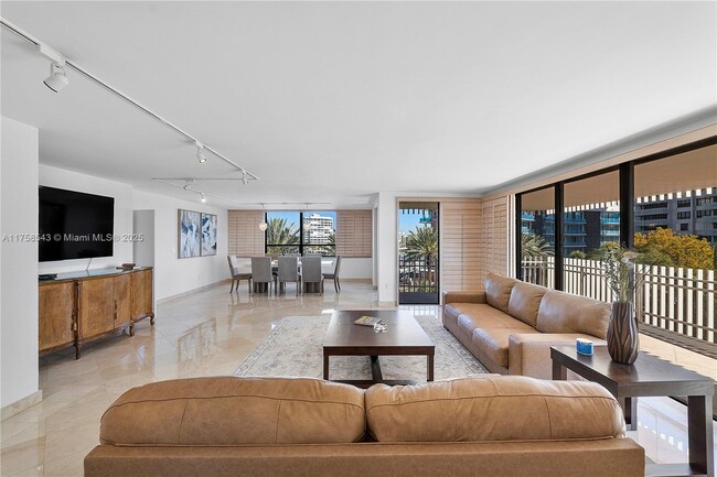 Building Photo - 2 Grove Isle Dr