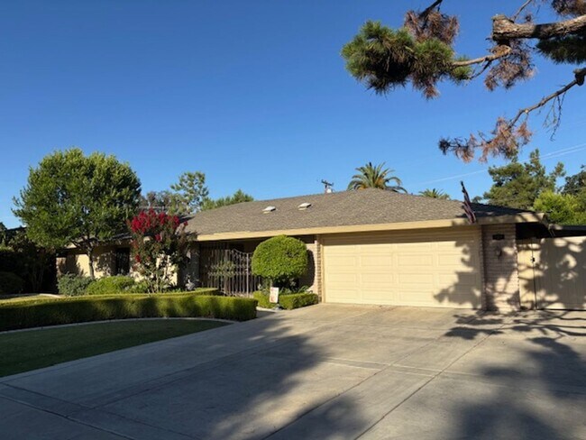 Foto del edificio - Beautiful 3 Bedroom / 2 Bathroom Home in S...